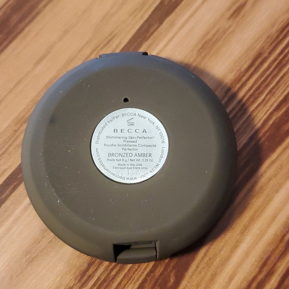 Becca Highlighter - Picture 2 of 4
